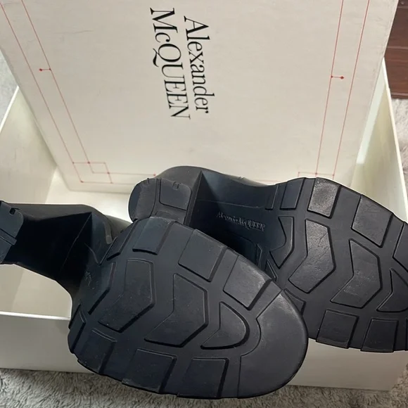 Gently worn Alexander McQueen 678530WHZ84 Woman’s boot Black 38C - Picture 7 of 12